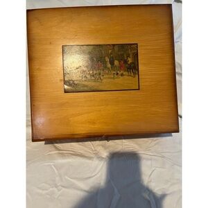 Vintage wooden cedar box hunting scene